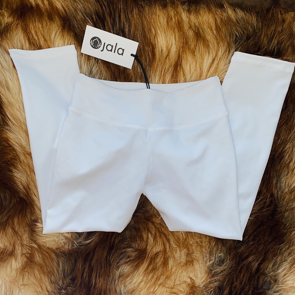 BRAND NEW white cropped yoga leggings